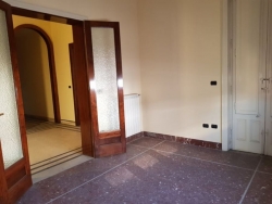 Ampissimo Appartamento Ideale Per Strutture, Scuole, Uffici, Villa San Giovanni 250 Mq