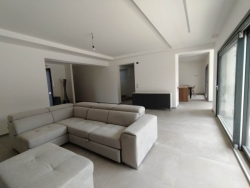 Prestigiosa Villa Nuova Arredata + Piscina + Garage Mortara