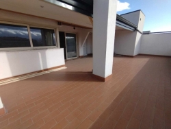 Appartamento 80 Mq + Ampio Terrazzo 80 Mq Via De Nava 