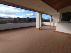 Appartamento 80 Mq + Ampio Terrazzo 80 Mq Via De Nava 