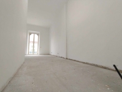 Appartamento Indipendente Da Rifinire 104 Mq + Cortile 40 Mq + Terrazzo 92 Mq Corso Garibaldi