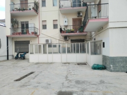 Ampio Appartamento + Posto Auto Pressi Viale Calabria 150 Mq