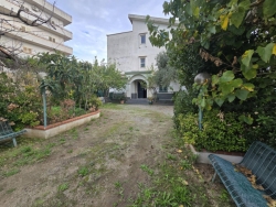 Villa Indipendente Su 3 Livelli 296 Mq + Giardino 1.000 Mq Aretina