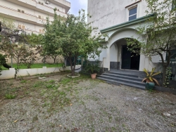 Villa Indipendente Su 3 Livelli 296 Mq + Giardino 1.000 Mq Aretina