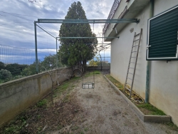 Villa Indipendente Su 3 Livelli 296 Mq + Giardino 1.000 Mq Aretina