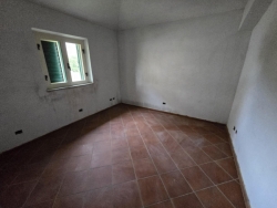 Villa Indipendente Su 3 Livelli 296 Mq + Giardino 1.000 Mq Aretina