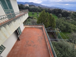 Villa Indipendente Su 3 Livelli 296 Mq + Giardino 1.000 Mq Aretina