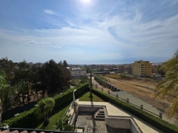 Prestigiosa Villa Pentafamiliare Panoramica Con Giardino e Piscina Saracinello