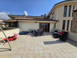 Prestigiosa Villa Pentafamiliare Panoramica Con Giardino e Piscina Saracinello