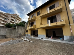 Prestigiosa Villa Su Tre Livelli Nuova Costruzione 300 Mq + Corte 400 Mq Villa San Giovanni