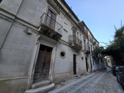 Fabbricato Storico del '700 Con Terrazzo Panoramico Chianalea di Scilla 