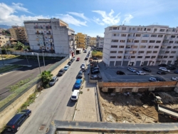 Appartamento 90 Mq + Terrazzo 90 Mq Sbarre Inferiori 